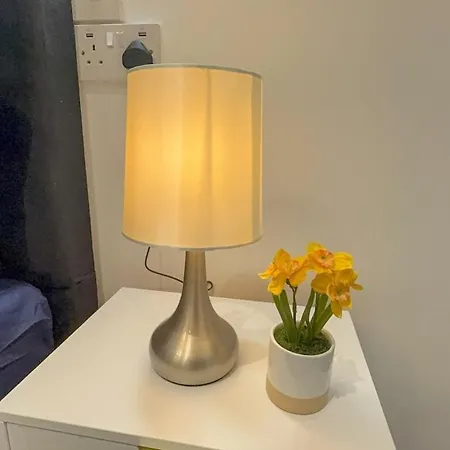 Cozy 5-bed Caldecott Stays-sleep 6 Dom wakacyjny *