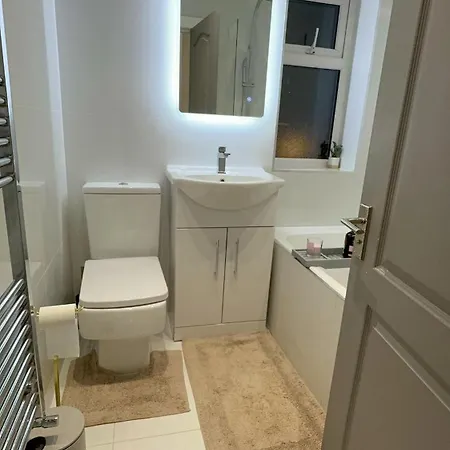 Cozy 5-bed Caldecott Stays-sleep 6 *