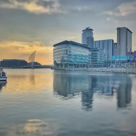 2br Duplex In Salford Mcr Sleeps4 Video In Photos Mánchester