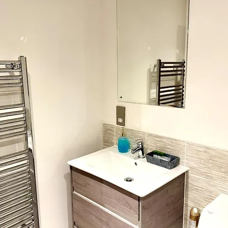 2br Duplex In Salford Mcr Sleeps4 Video In Photos *