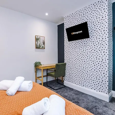 New In Greater By 53 Degrees Property, Ideal For Business, Dedicated Workspace! Prázdninový dům