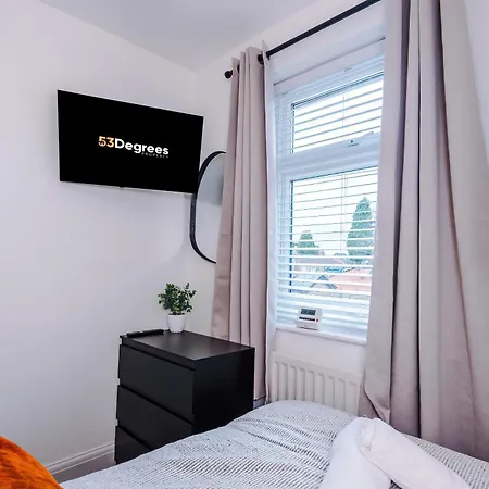 New In Greater By 53 Degrees Property, Ideal For Business, Dedicated Workspace! Prázdninový dům *