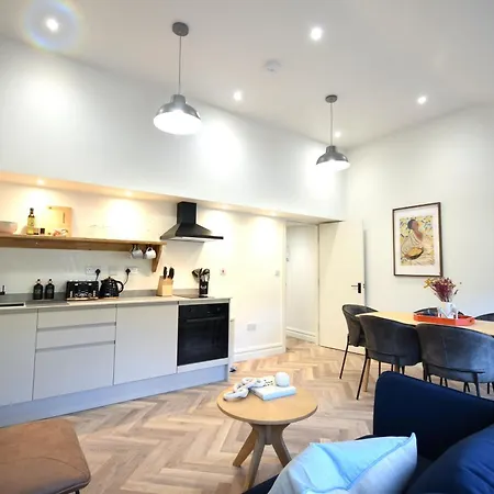 Cityescape - 2br 2 Bath Holiday home *