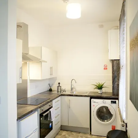 Aqua Springs, 2 Bedroom Sofa Bed, Sleeps 6, 1st Floor Apartment, Near Didsbury *
