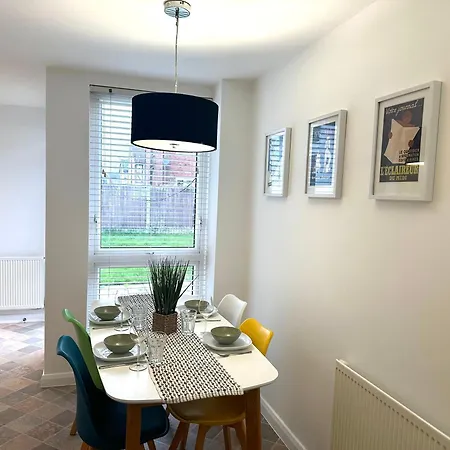 Getaway - 3br Near Etihad & Ao Arena - Sleeps 6 度假居