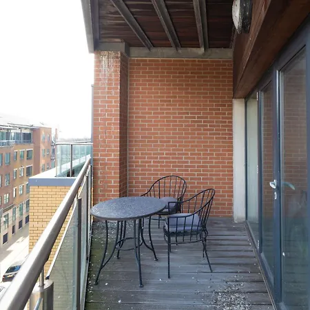 The Elegant 2 Bed Ensuite Flat In Deansgate Manchester