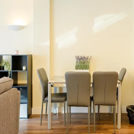 Luxury 2 Bed Ensuite Apartment In Deansgate 1 Min Walk To Commercial Area