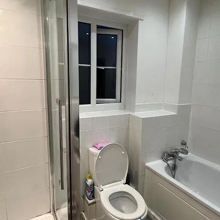 Cosy 2 Bedroom With Parking アパート *