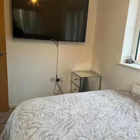 Cosy 2 Bedroom With Parking