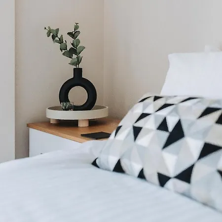 2 Bed 2 Bath Close To Ctre Sleeps 5 -free Parking