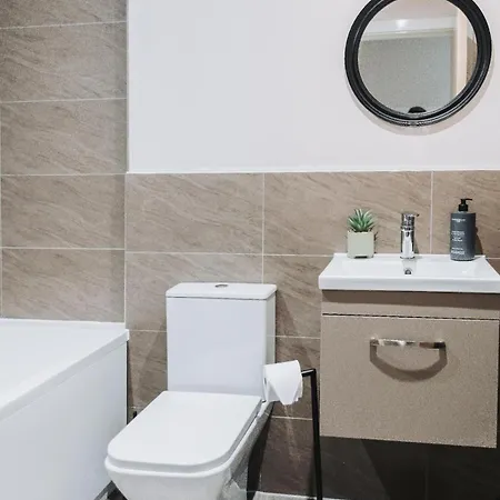 Appartamento 2 Bed 2 Bath Close To Ctre Sleeps 5 -free Parking