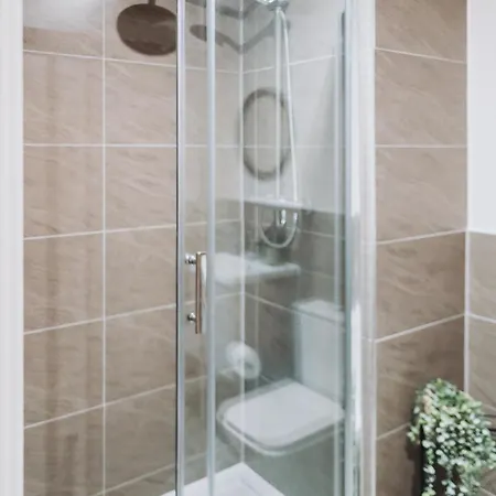 Appartamento 2 Bed 2 Bath Close To Ctre Sleeps 5 -free Parking *