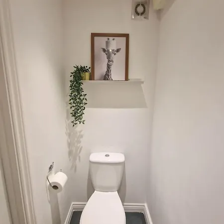Dom wakacyjny 3 Bedroom Near Centre By Superhost Manchester