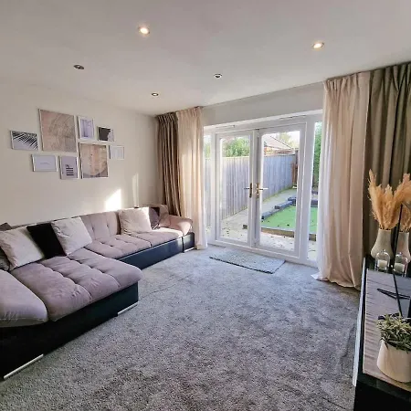 Дом отдыха 3 Bedroom Near Centre By Superhost *