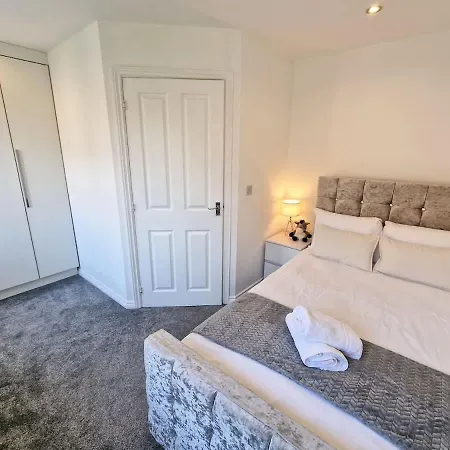 3 Bedroom Near Centre By Superhost *