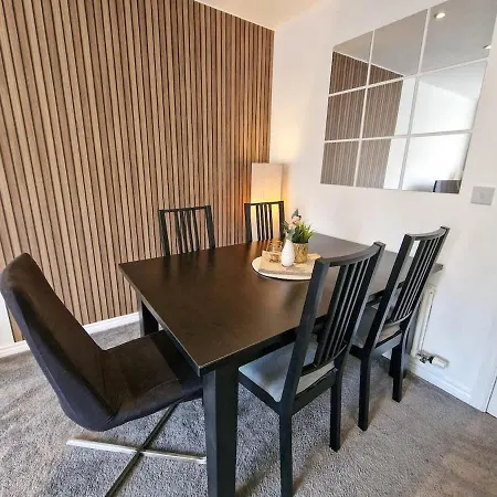 3 Bedroom Near Centre By Superhost