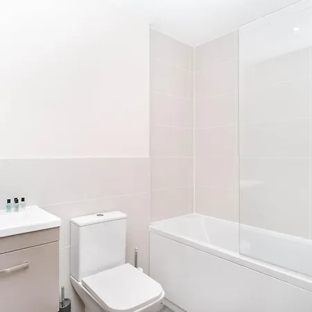 דירה Fabulous 2 Bedroom *