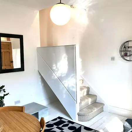 Stylish Comfortable With Free Parking Appartement *