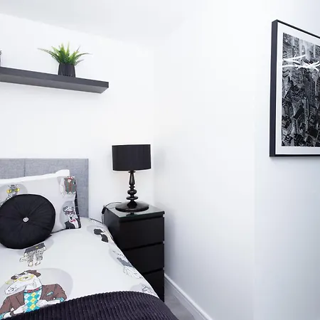 Waters Edge * مانشستر