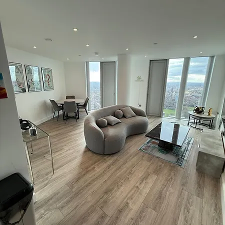 3 Bedroom In The Centre Of Deansgate New Build *