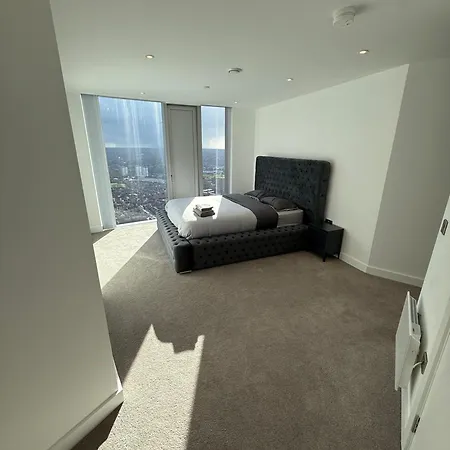 Apartment 3 Bedroom In The Centre Of Deansgate New Build Manchester