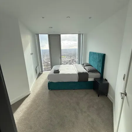 3 Bedroom In The Centre Of Deansgate New Build *