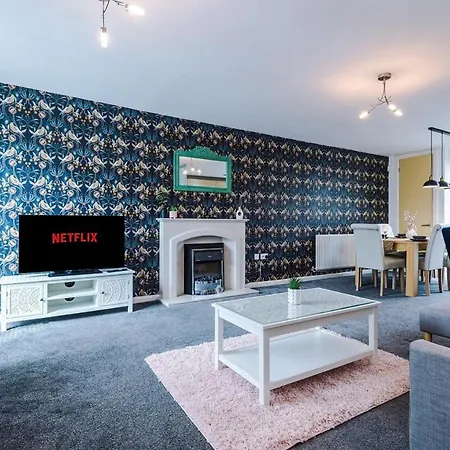 Three Bedroom House By Brookland Serviced Short Lets Leeds With Free Wifi Holiday home