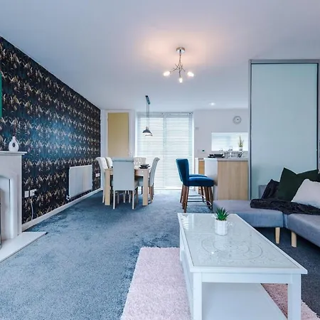 Three Bedroom House By Brookland Serviced Short Lets Leeds With Free Wifi