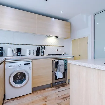 Three Bedroom House By Brookland Serviced Short Lets Leeds With Free Wifi