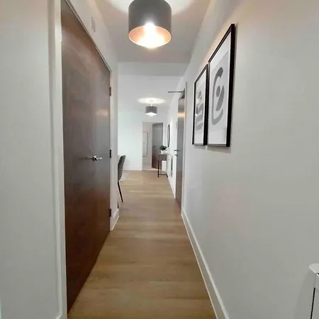 Luxury 2 Bed 2 Bath Flat Near Old Trafford Lägenhet *