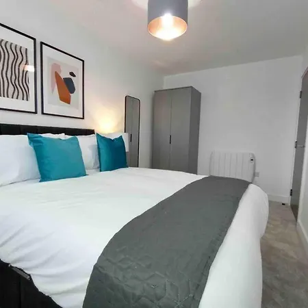 Luxury 2 Bed 2 Bath Flat Near Old Trafford *