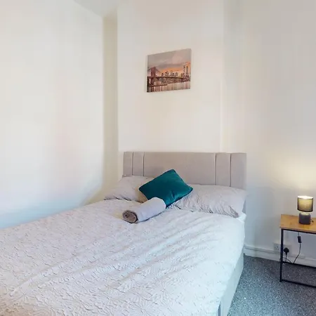 Amazing And Immaculate 2-bed House In Dom wakacyjny *