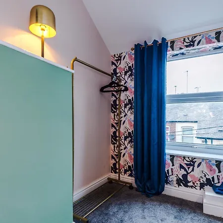 Holiday home Newly Renovated 5 Bedroom Home-manchester *