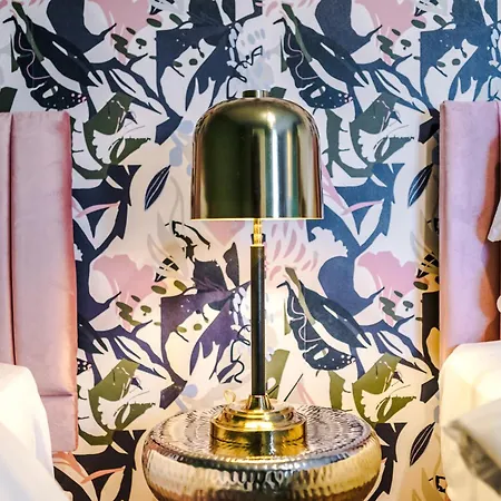 Newly Renovated 5 Bedroom Home-manchester * مانشستر