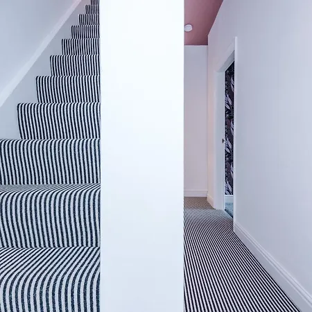 بيت للعطل Newly Renovated 5 Bedroom Home-manchester