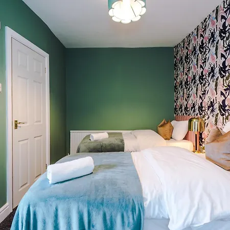 Newly Renovated 5 Bedroom Home-manchester *