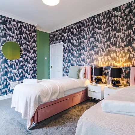 بيت للعطل Newly Renovated 5 Bedroom Home-manchester *