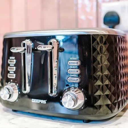 بيت للعطل Newly Renovated 5 Bedroom Home-manchester مانشستر