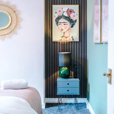 بيت للعطل Newly Renovated 5 Bedroom Home-manchester مانشستر