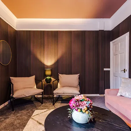 بيت للعطل Newly Renovated 5 Bedroom Home-manchester *