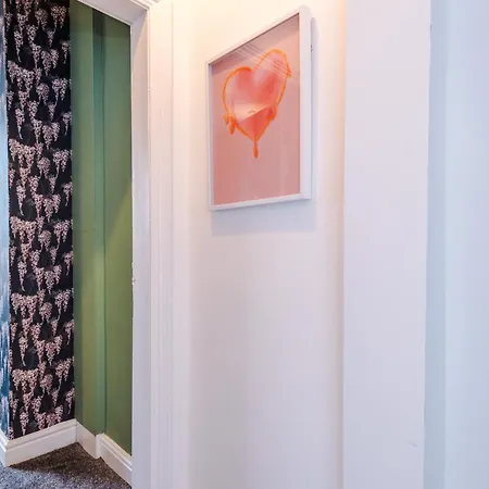 Newly Renovated 5 Bedroom Home-manchester *