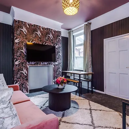 Newly Renovated 5 Bedroom Home-manchester مانشستر
