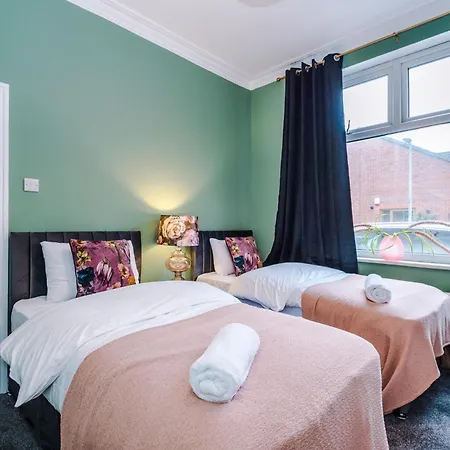 بيت للعطل Newly Renovated 5 Bedroom Home-manchester *