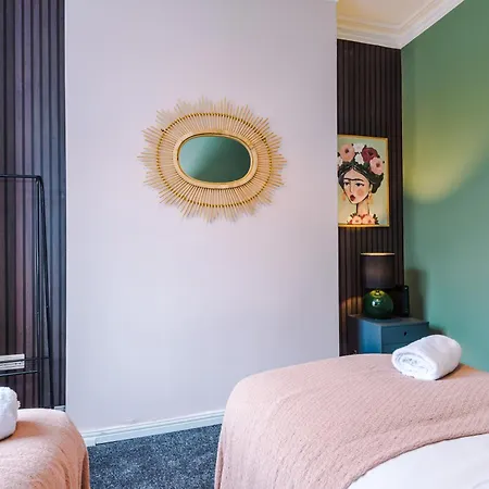 Newly Renovated 5 Bedroom Home-manchester *