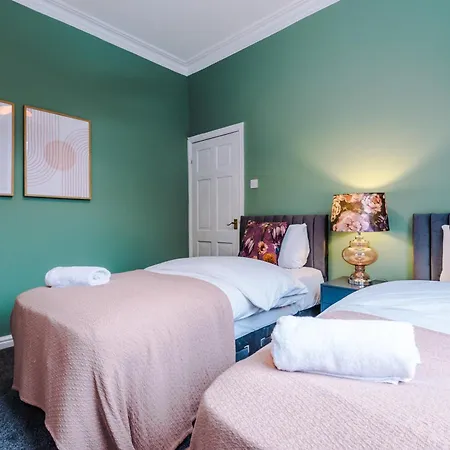 بيت للعطل Newly Renovated 5 Bedroom Home-manchester مانشستر