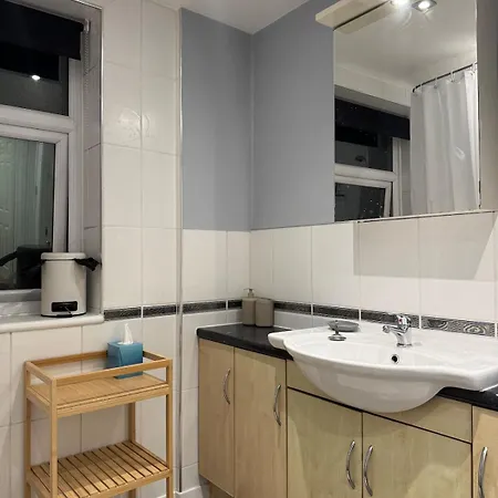 Дом отдыха Charming Salford House *