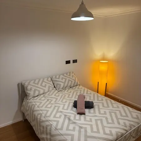 Charming Salford House Дом отдыха Манчестер