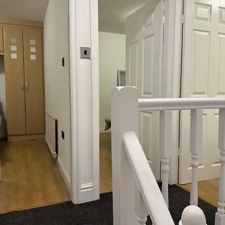 Charming Salford House Манчестер