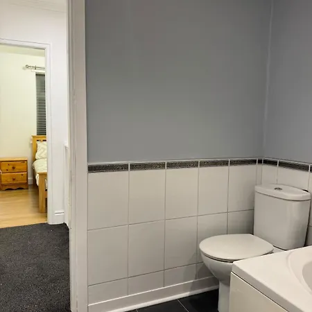 Charming Salford House Дом отдыха *