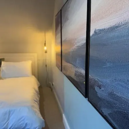 Chorlton Stylish & Convenient